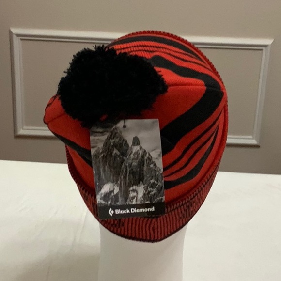 Black Diamond POM BEANIE - Black/hyper red - Picture 3 of 12